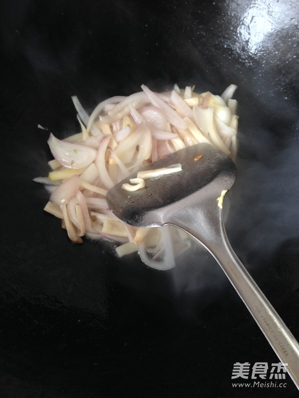 雞蛋菌菇蝦仁的做法-咸鮮味炒菜譜