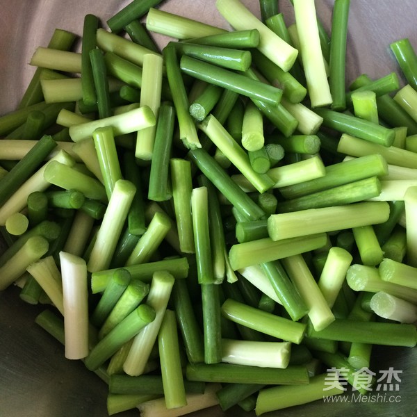 蒜薹小炒肉的做法-家常味炒菜譜-易網<a href=http://www.gyfww.com/ target=_blank class=infotextkey>健康養生</a>網 蒜薹小炒肉的做法-家常味炒菜譜