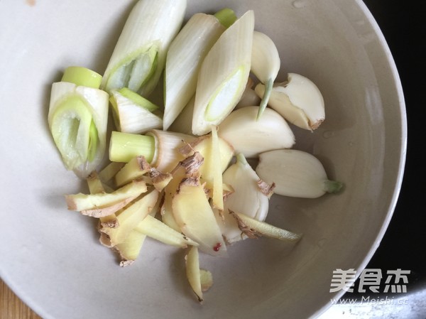 火爆豬肝的做法-香辣味炒菜譜-易網健康養生網 火爆豬肝的做法-香辣味炒菜譜