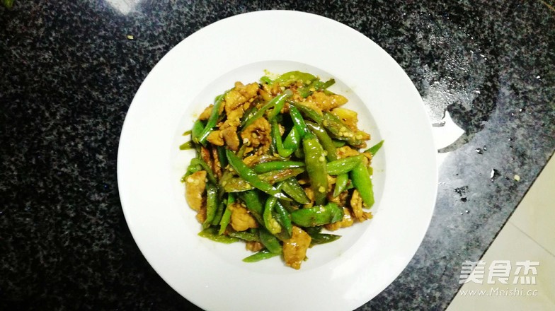 辣椒炒肉的做法-蒜香味炒菜譜