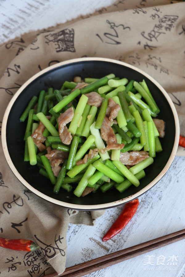 蒜薹小炒肉的做法-家常味炒菜譜-易網健康養生網 蒜薹小炒肉的做法-家常味炒菜譜