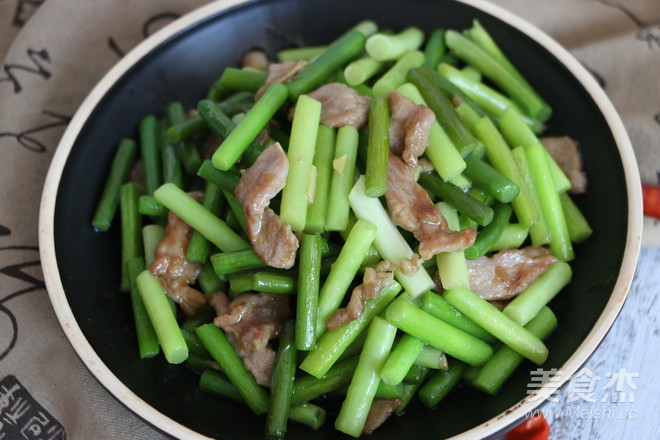 蒜薹小炒肉的做法-家常味炒菜譜-易網健康養生網 蒜薹小炒肉的做法-家常味炒菜譜