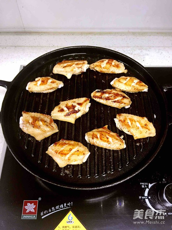 煎雞翅的做法-黑椒味煎菜譜