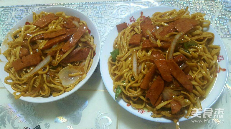 火腿炒面的做法-咸鮮味炒菜譜-易網健康養生網 火腿炒面的做法-咸鮮味炒菜譜