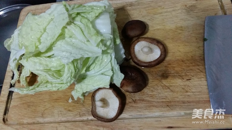 白菜香菇濃湯餃子的做法-咸鮮味煮菜譜