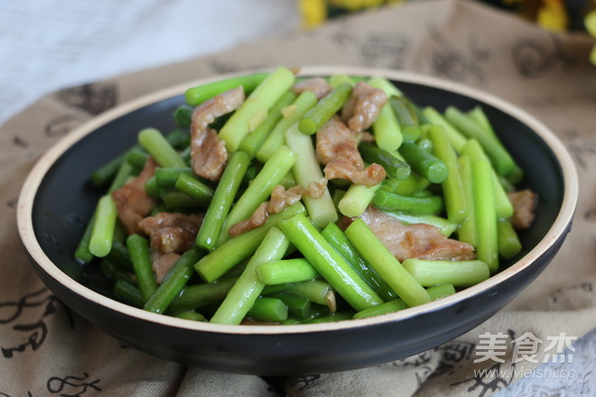 蒜薹小炒肉的做法-家常味炒菜譜-易網健康養生網 蒜薹小炒肉的做法-家常味炒菜譜