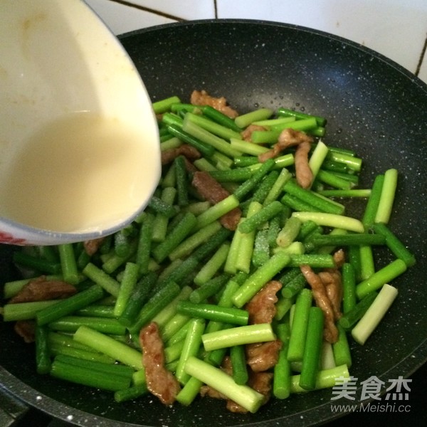 蒜薹小炒肉的做法-家常味炒菜譜-易網健康養生網 蒜薹小炒肉的做法-家常味炒菜譜