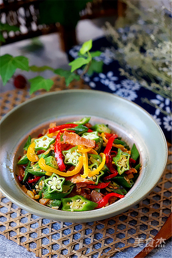 培根炒秋葵的做法-家常味炒菜譜