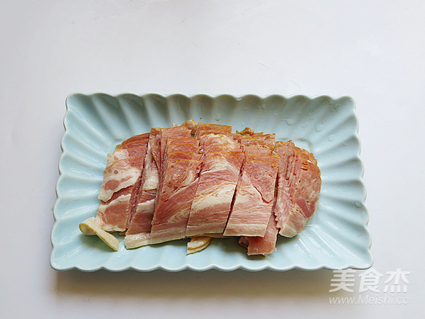 培根炒秋葵的做法-家常味炒菜譜