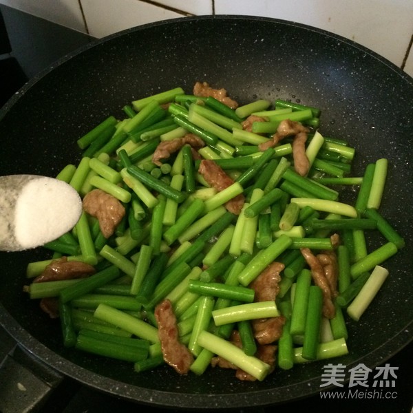 蒜薹小炒肉的做法-家常味炒菜譜-易網健康養生網 蒜薹小炒肉的做法-家常味炒菜譜