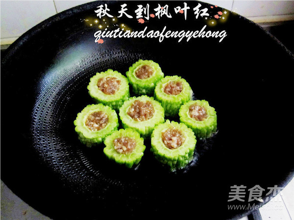 苦中作樂之苦瓜釀肉的做法-苦香味其它工藝菜譜-易網(wǎng)健康養(yǎng)生網(wǎng) 苦中作樂之苦瓜釀肉的做法-苦香味其它工藝菜譜