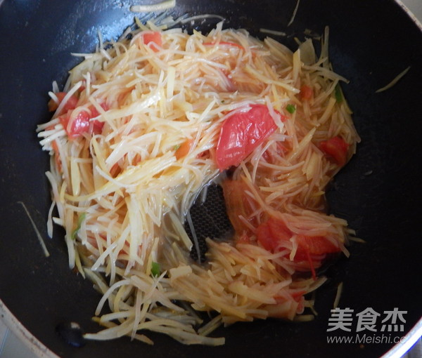西紅柿炒土豆絲的做法-家常味炒菜譜