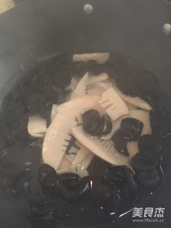 火爆豬肝的做法-香辣味炒菜譜-易網健康養生網 火爆豬肝的做法-香辣味炒菜譜