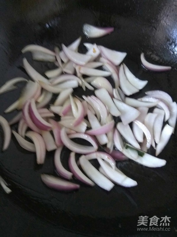 圓蔥炒雞蛋的做法-家常味炒菜譜