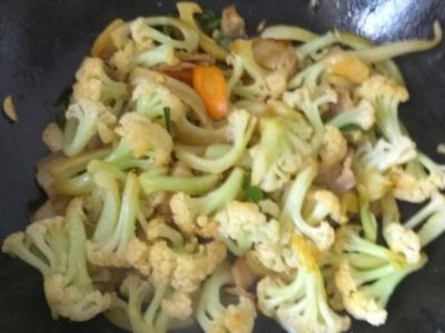 肉炒有機菜花的做法-家常味炒菜譜