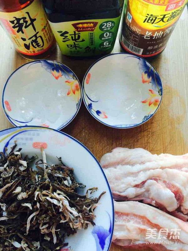 不油膩超下飯～梅干菜扣肉的做法-醬香味蒸菜譜