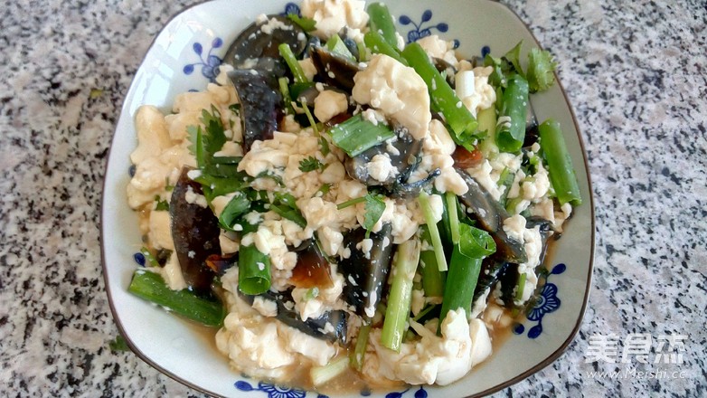 松花蛋拌內脂豆腐的做法-家常味拌菜譜