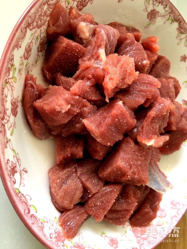 五彩繽紛咖喱牛肉的做法-咖喱味炒菜譜