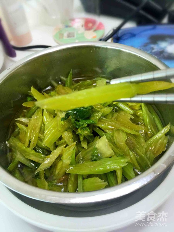 蒸芹菜的做法-咸鮮味蒸菜譜