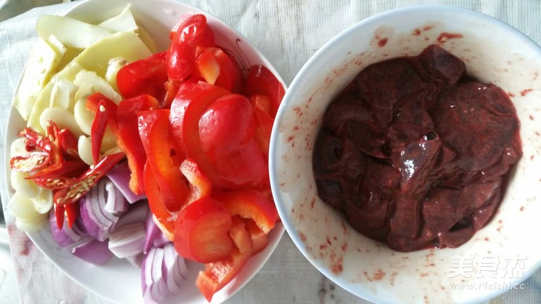 紅椒炒豬肝的做法-家常味炒菜譜