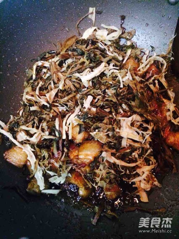 不油膩超下飯～梅干菜扣肉的做法-醬香味蒸菜譜