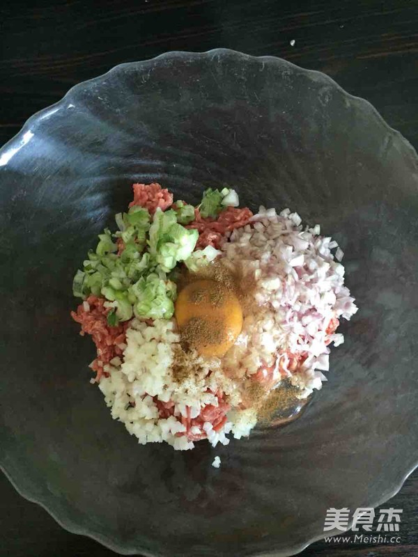 千層牛肉酥餅的做法-五香味烤菜譜