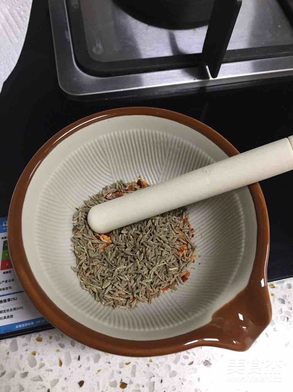 烤羊肉的做法-香辣味烤菜譜-易網(wǎng)健康養(yǎng)生網(wǎng) 烤羊肉的做法-香辣味烤菜譜