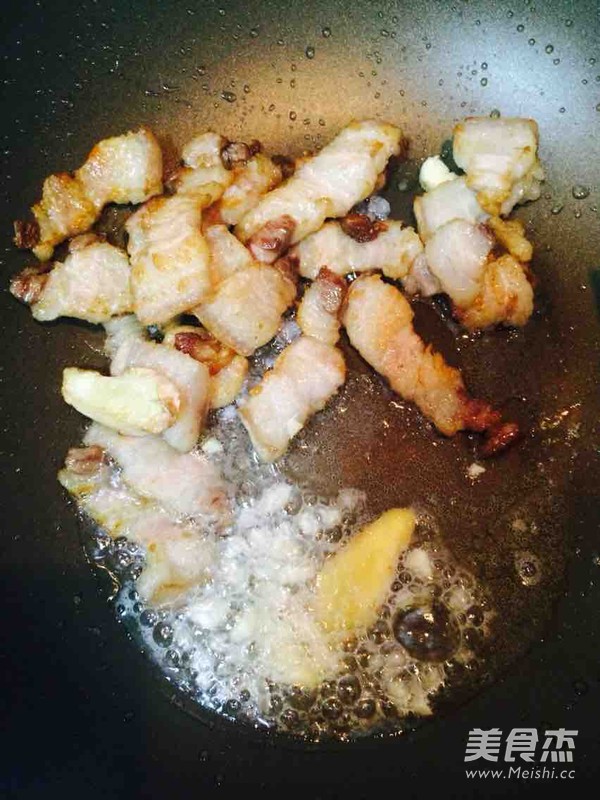 不油膩超下飯～梅干菜扣肉的做法-醬香味蒸菜譜