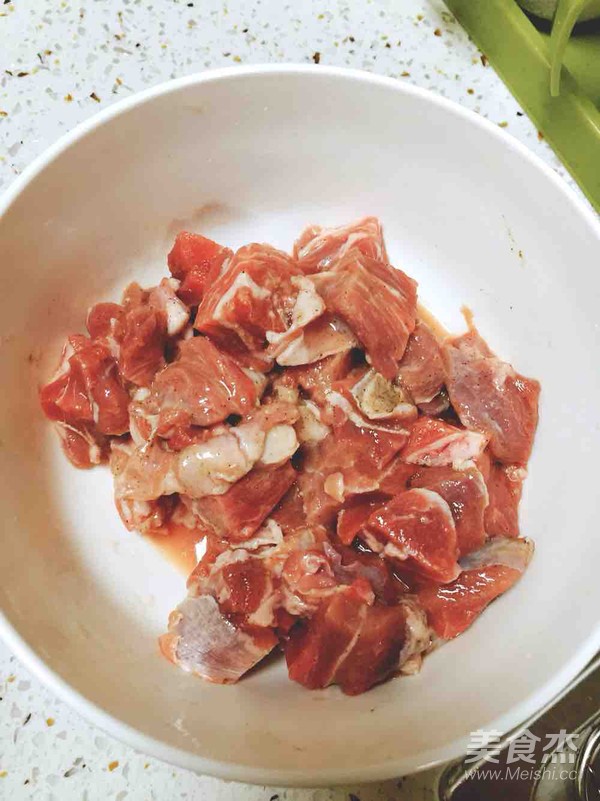 烤羊肉的做法-香辣味烤菜譜-易網(wǎng)健康養(yǎng)生網(wǎng) 烤羊肉的做法-香辣味烤菜譜