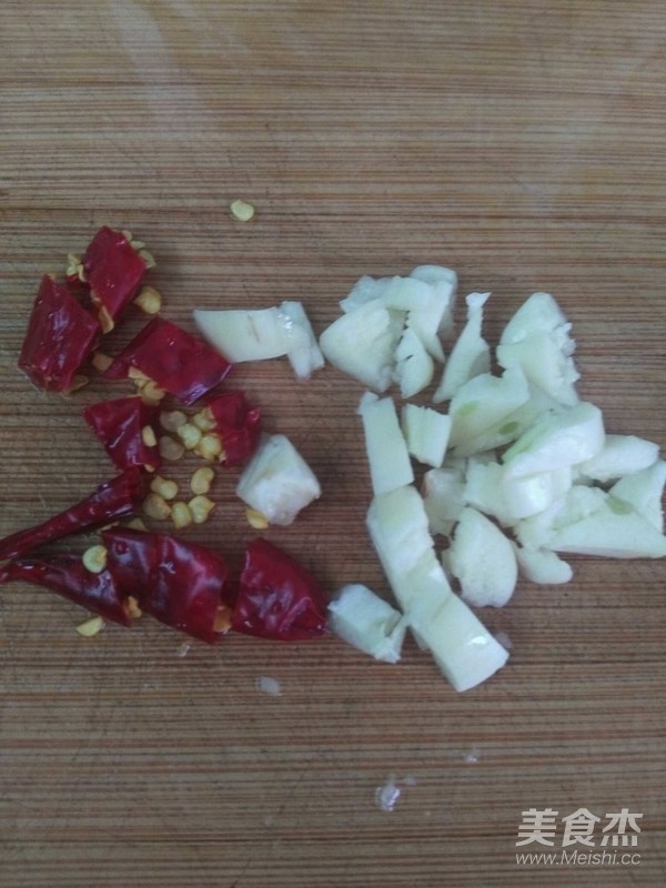 涼拌裙帶菜的做法-酸辣味拌菜譜-易網(wǎng)健康養(yǎng)生網(wǎng) 涼拌裙帶菜的做法-酸辣味拌菜譜