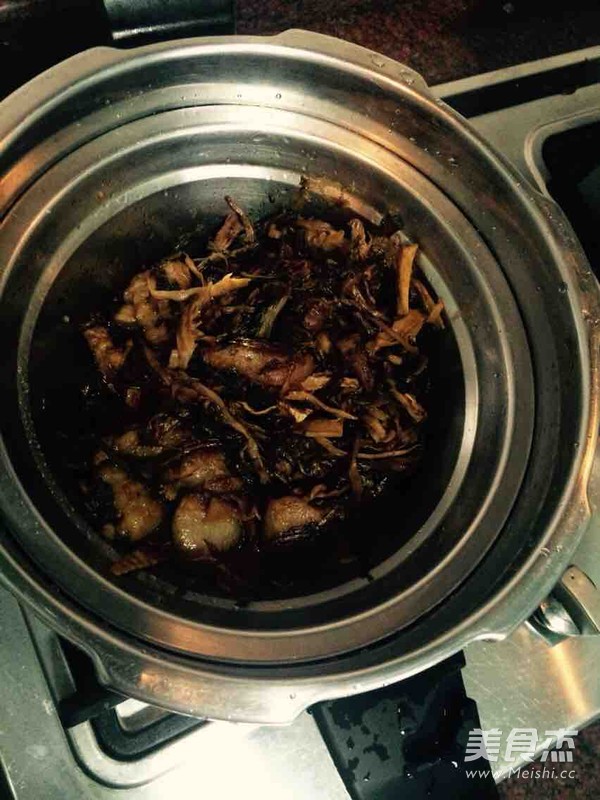 不油膩超下飯～梅干菜扣肉的做法-醬香味蒸菜譜