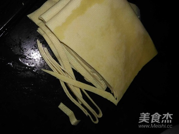涼拌豆皮的做法-麻辣味煮菜譜