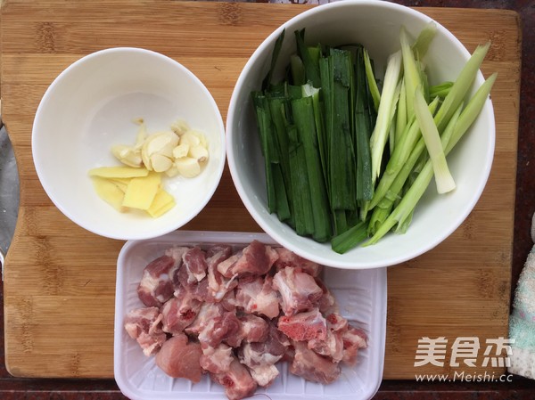 蒜苗炒排骨的做法-家常味炒菜譜