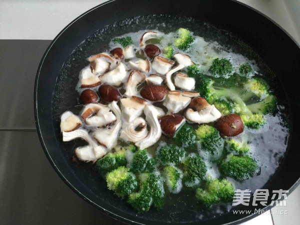 寶寶輔食-雞肉菌菜泥的做法-家常味灼菜譜