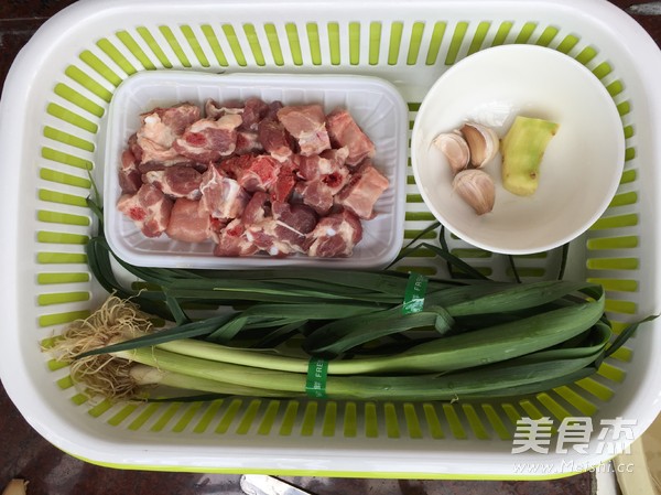 蒜苗炒排骨的做法-家常味炒菜譜