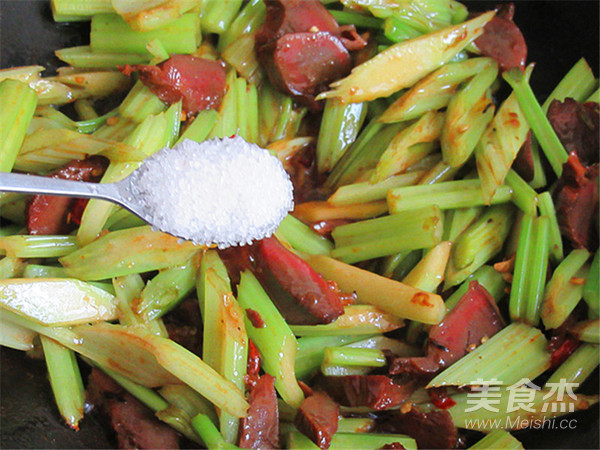 芹菜爆炒回鍋鴨胗的做法-家常味炒菜譜