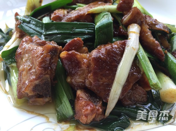 蒜苗炒排骨的做法-家常味炒菜譜