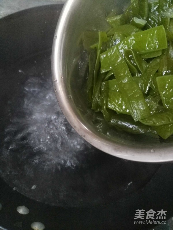 涼拌裙帶菜的做法-酸辣味拌菜譜-易網(wǎng)健康養(yǎng)生網(wǎng) 涼拌裙帶菜的做法-酸辣味拌菜譜