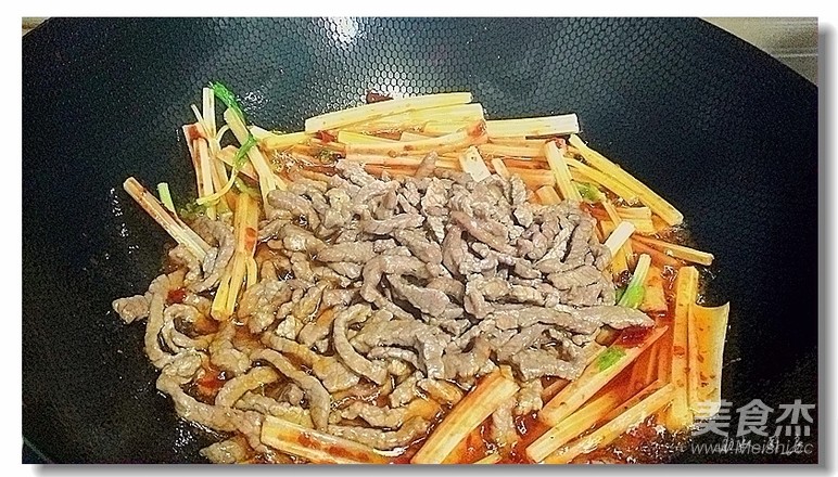 芹菜炒牛肉的做法-家常味炒菜譜