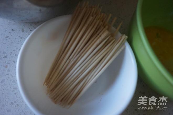 谷雨孜然香辣牙簽肉的做法-香辣味炸菜譜