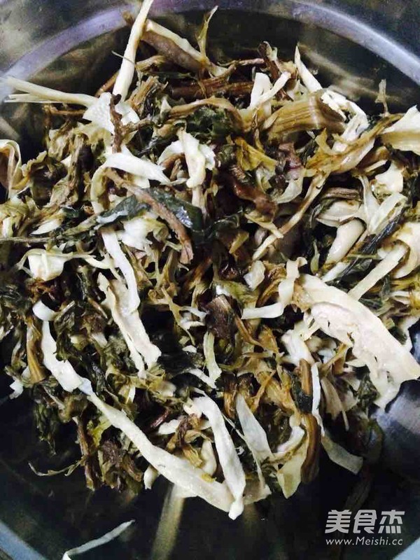 不油膩超下飯～梅干菜扣肉的做法-醬香味蒸菜譜