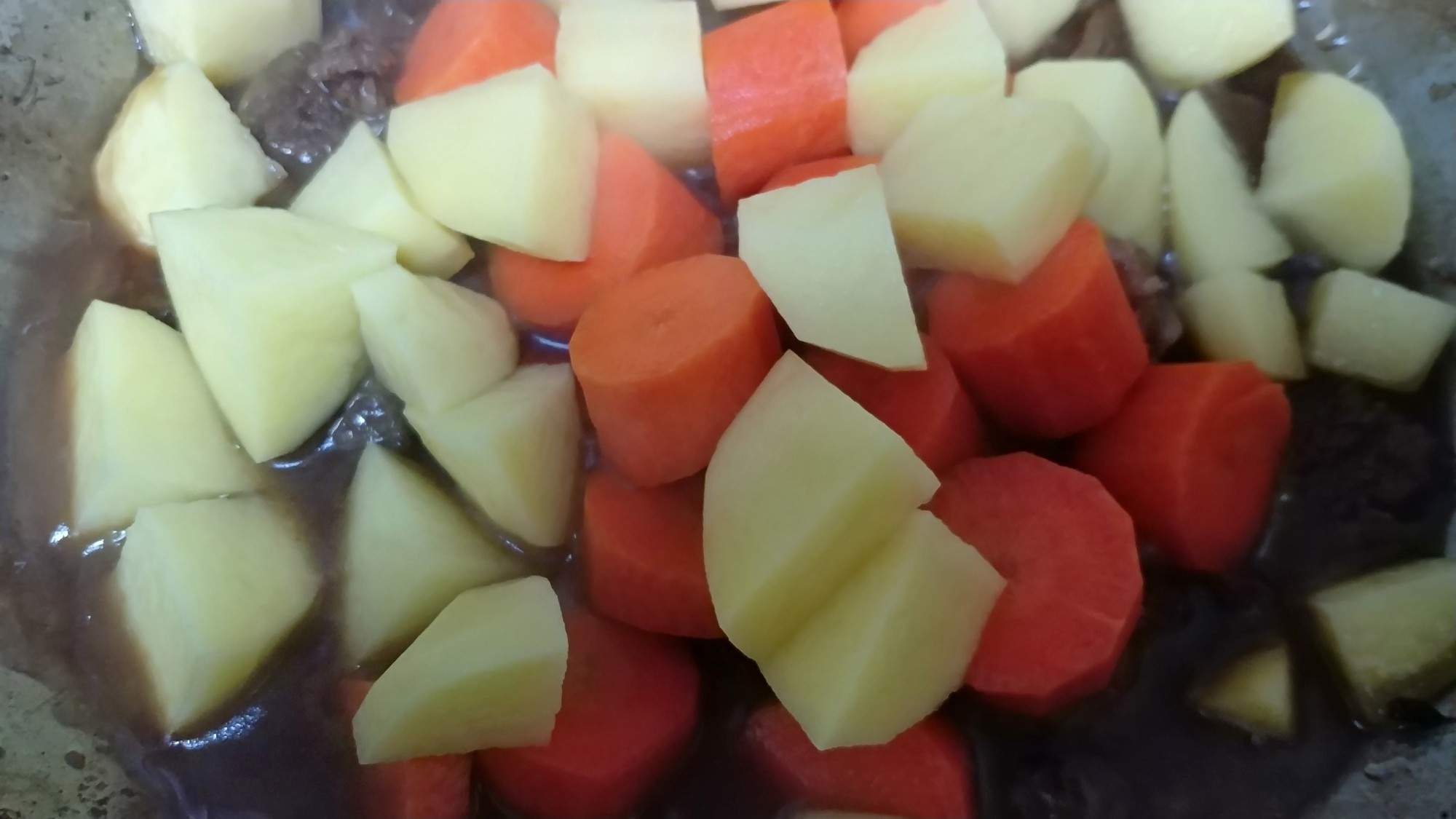 胡蘿卜土豆燉牛肉的做法-家常味燉菜譜-易網(wǎng)健康養(yǎng)生網(wǎng) 胡蘿卜土豆燉牛肉的做法-家常味燉菜譜