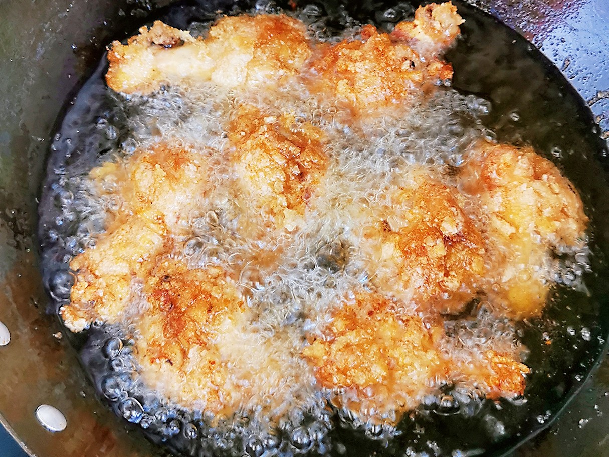 蒜香炸雞腿的做法-咸鮮味炸菜譜