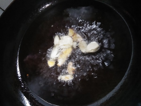 新鮮豌豆燒鴨子的做法-咸鮮味燒菜譜