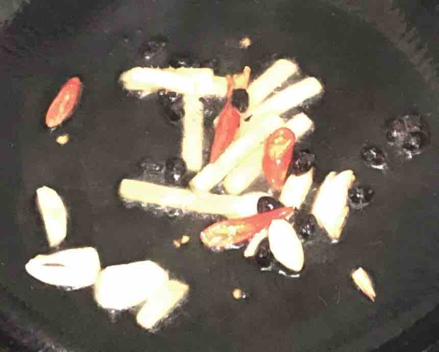 西蘭花炒魷魚(yú)的做法-咸鮮味炒菜譜-易網(wǎng)健康養(yǎng)生網(wǎng) 西蘭花炒魷魚(yú)的做法-咸鮮味炒菜譜