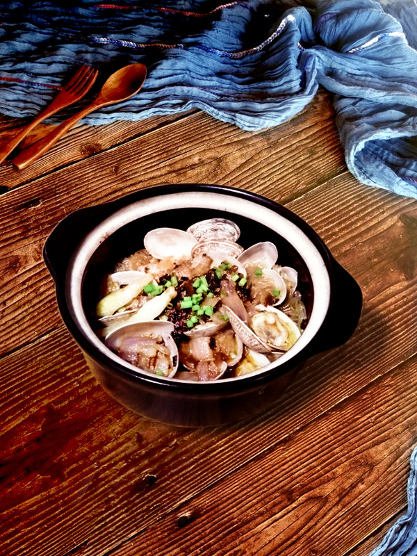 花蛤粉絲煲的做法-咸鮮味煲菜譜