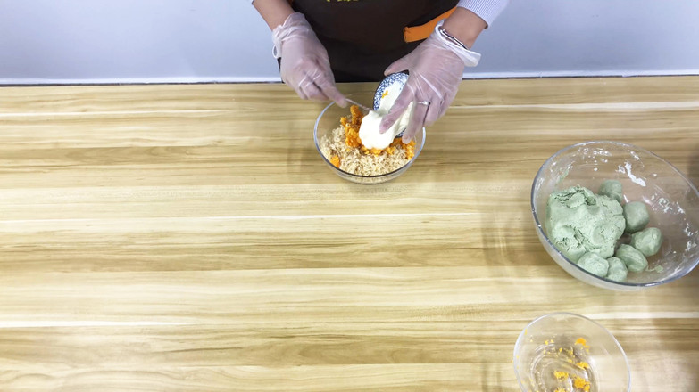 網紅咸蛋黃肉松青團的做法-咸鮮味蒸菜譜