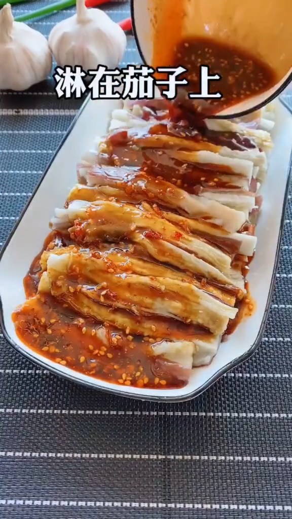 手撕茄子的做法-咸鮮味拌菜譜-易網(wǎng)健康養(yǎng)生網(wǎng) 手撕茄子的做法-咸鮮味拌菜譜