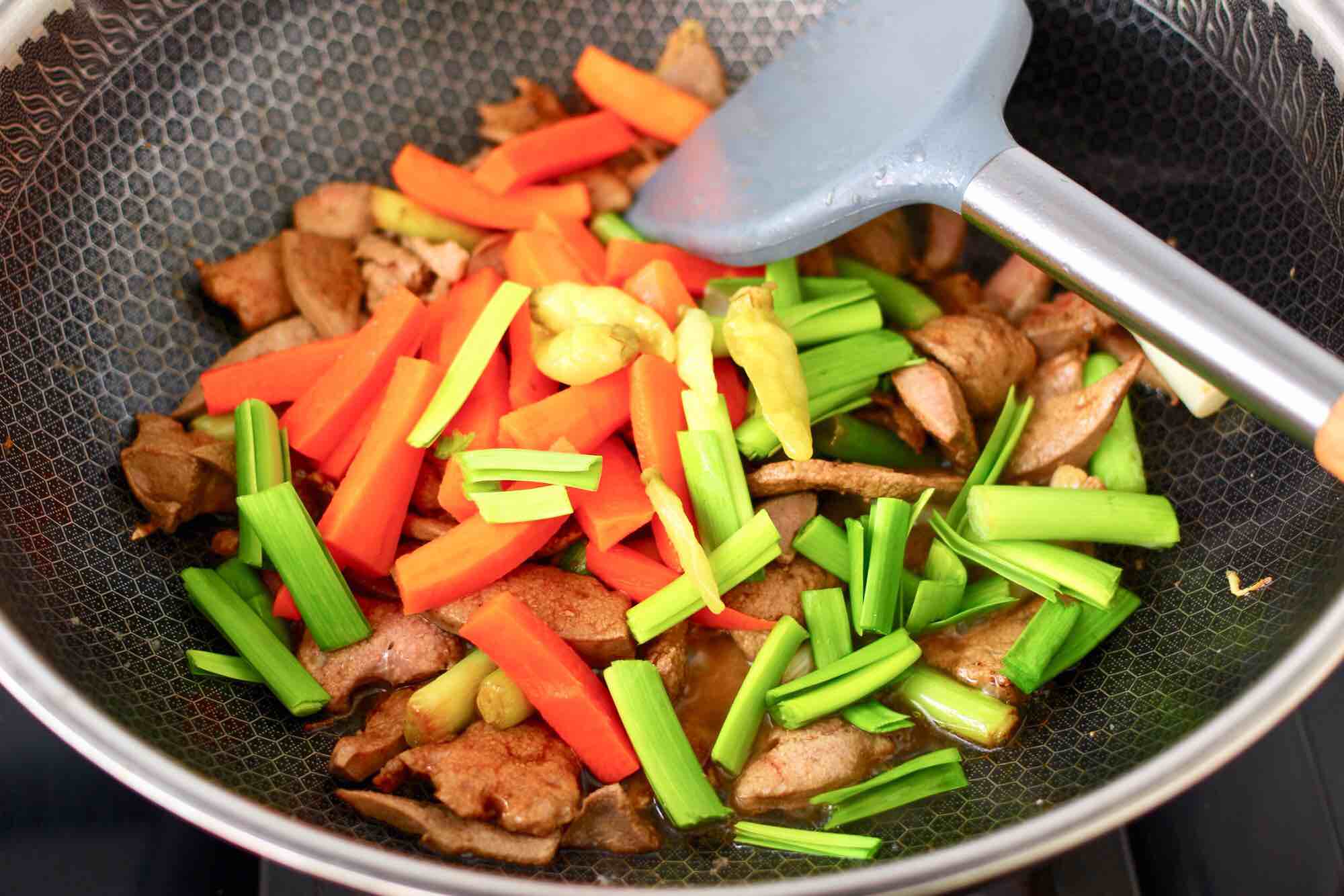 蒜苗爆肝尖的做法-蒜香味爆菜譜