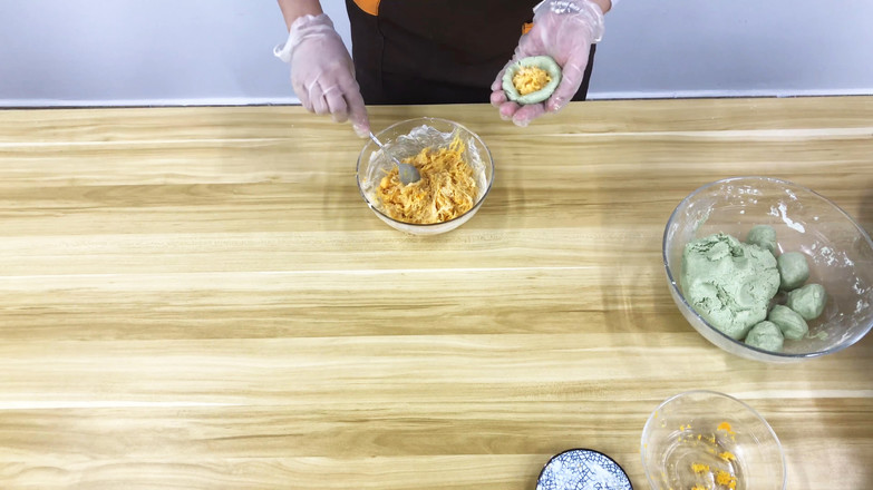 網紅咸蛋黃肉松青團的做法-咸鮮味蒸菜譜